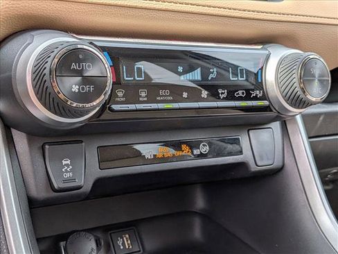 Used 2024 Toyota RAV4 XLE AWD/4WD image 9