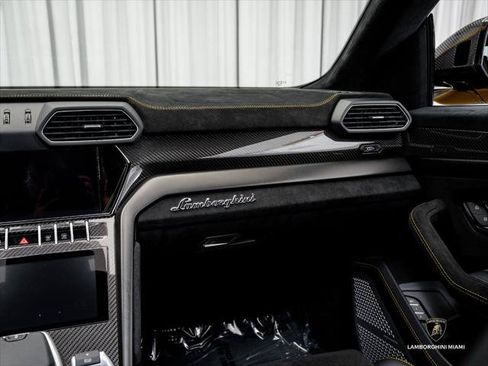 Used 2024 Lamborghini Urus Performante AWD/4WD image 43
