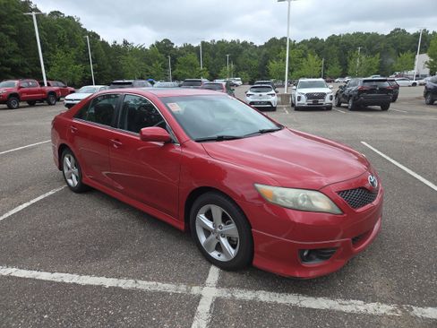 Used 2011 Toyota Camry SE w/ SE Extra-Value Pkg #1 FWD image 1