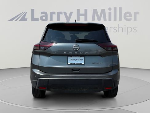 Used 2024 Nissan Rogue SV AWD/4WD image 4