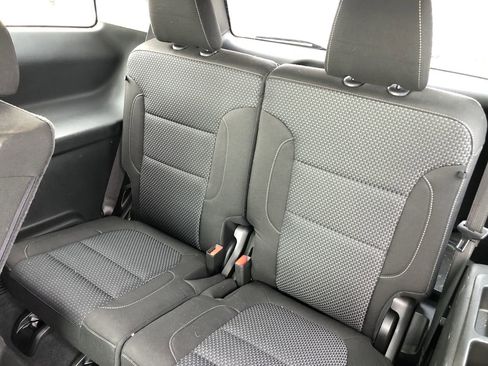 Used 2023 GMC Acadia SLE w/ Driver Convenience Package image 12