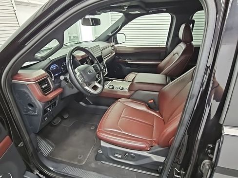 Used 2024 Ford Expedition Limited image 11