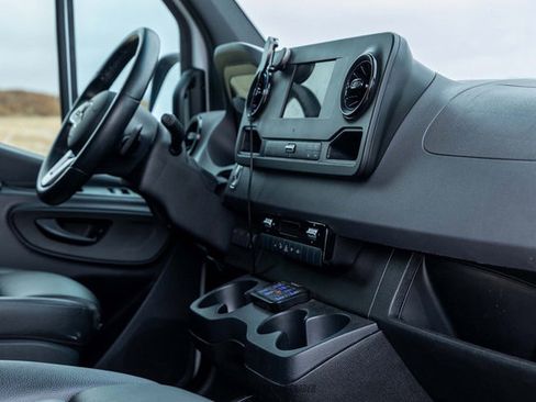 Used 2021 Mercedes-Benz Sprinter 2500 image 45