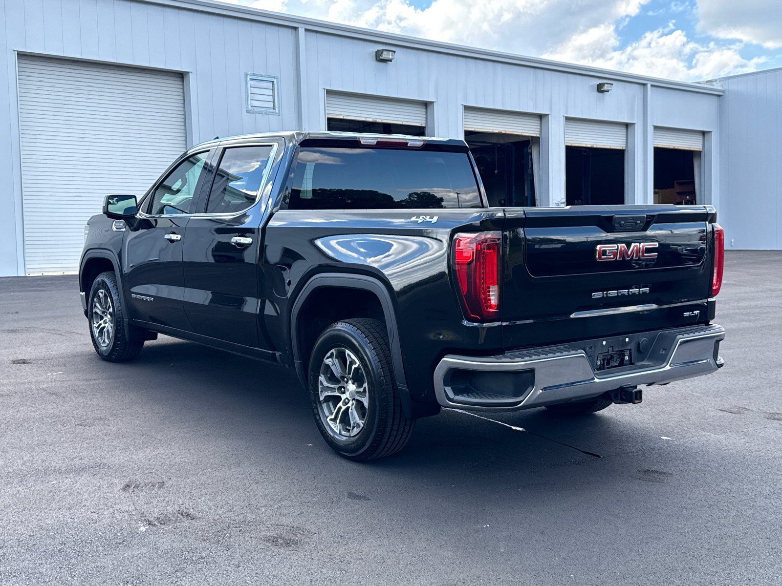 Used 2025 GMC Sierra 1500 SLT AWD/4WD image 7