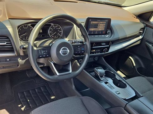 Used 2021 Nissan Rogue SV FWD image 2