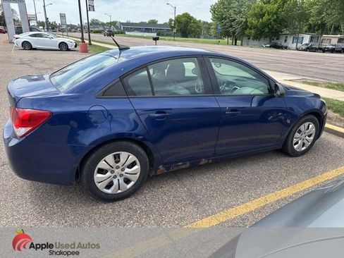 Used 2013 Chevrolet Cruze LS FWD image 2
