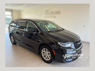 Used 2023 Chrysler Pacifica Touring-L FWD video 1