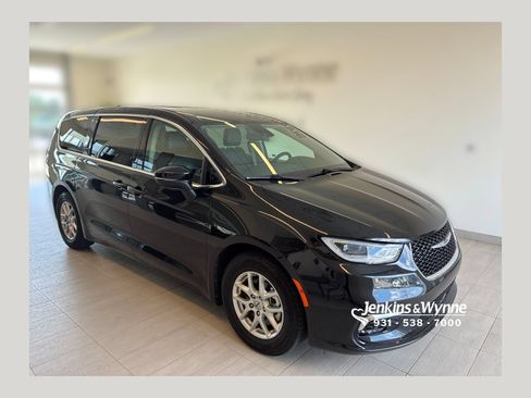 Used 2023 Chrysler Pacifica Touring-L FWD image 1