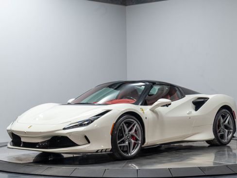 Used 2021 Ferrari F8 Tributo RWD image 3