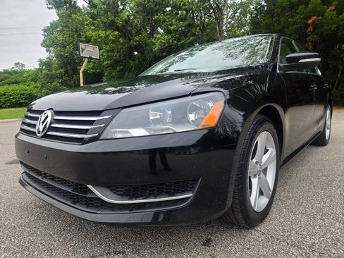 Used 2013 Volkswagen Passat 2.5 SE FWD image 1
