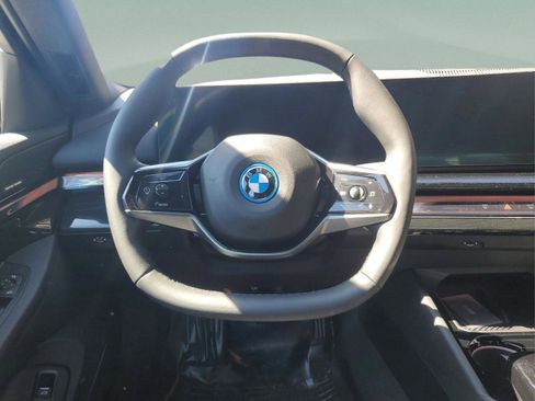 Used 2025 BMW i5 eDrive40i w/ Premium Package image 11