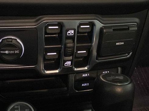 Used 2022 Jeep Wrangler Unlimited Sahara image 31