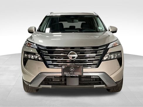 Used 2025 Nissan Rogue SL AWD/4WD image 2