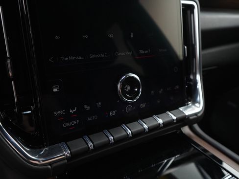 Used 2025 GMC Yukon XL Denali image 22