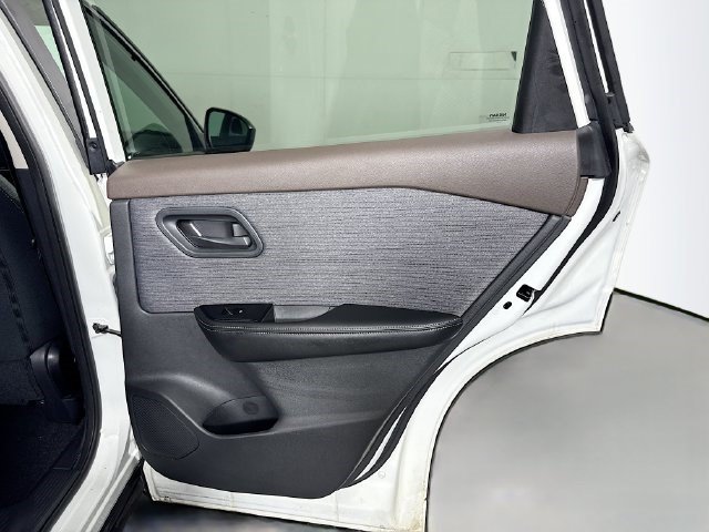 Used 2022 Nissan Rogue S AWD/4WD image 27