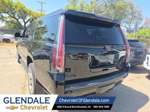 Used 2017 Cadillac Escalade ESV Premium Luxury AWD/4WD image 4