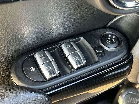 Used 2017 MINI Cooper S image 18