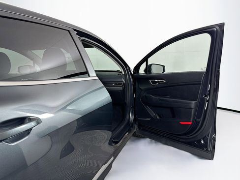 Used 2025 Kia Sportage LX image 29