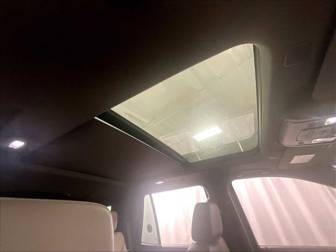 Used 2021 Chevrolet Tahoe LT w/ LT Signature Package image 23