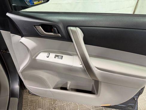 Used 2010 Toyota Highlander SE AWD/4WD image 14