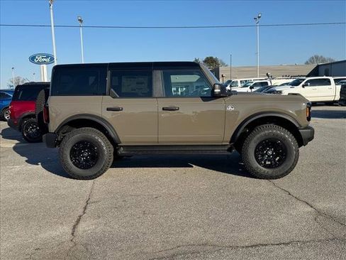 New 2025 Ford Bronco Outer Banks w/ Sasquatch Package image 2