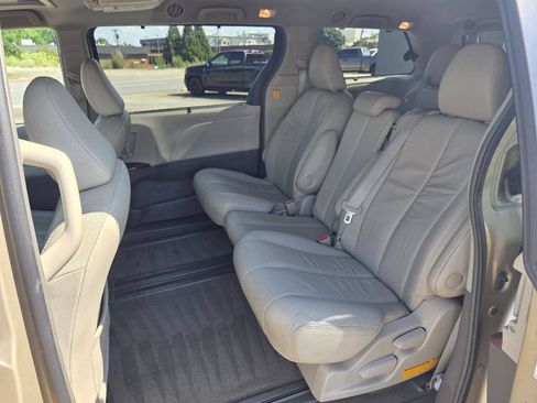 Used 2011 Toyota Sienna XLE FWD image 11
