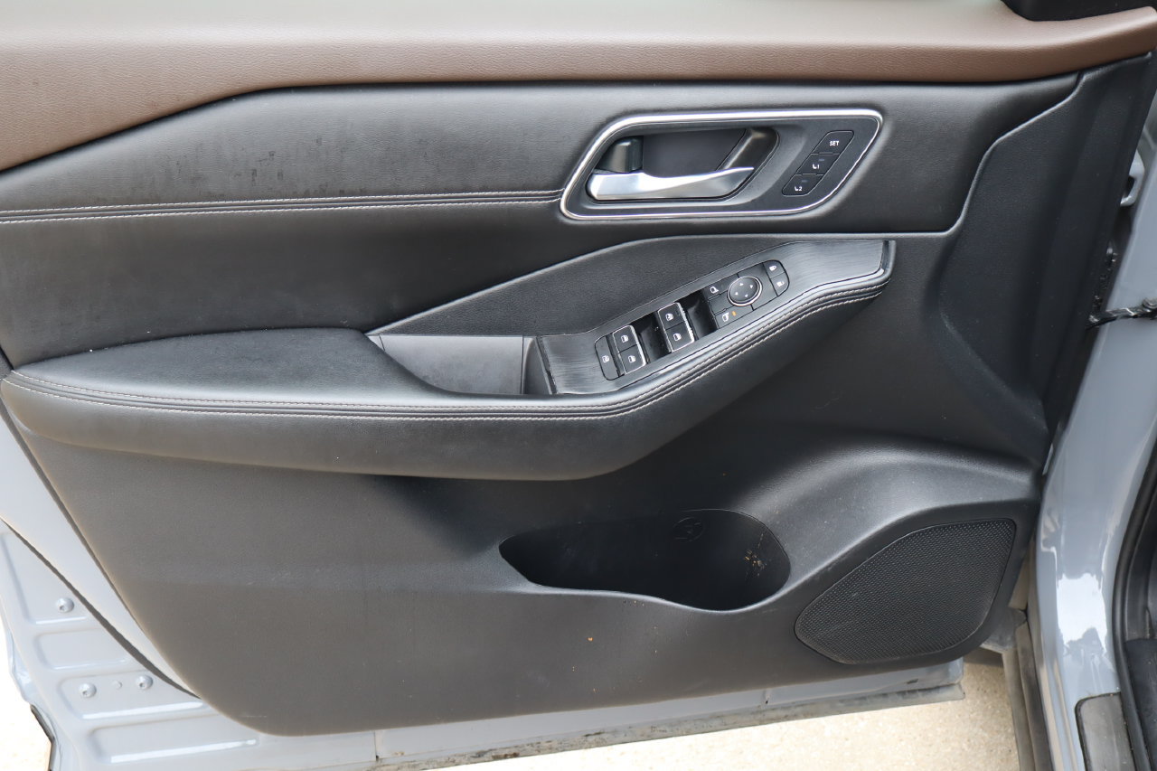Used 2021 Nissan Rogue Platinum FWD image 20