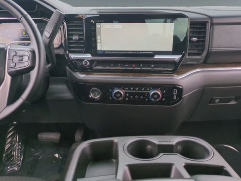 Used 2024 GMC Sierra 1500 SLE image 11