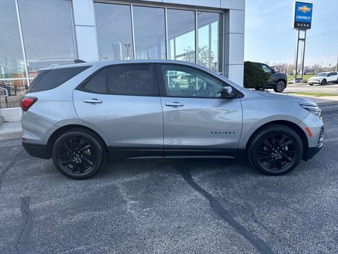 Used 2024 Chevrolet Equinox LS w/ LS Convenience Package image 2