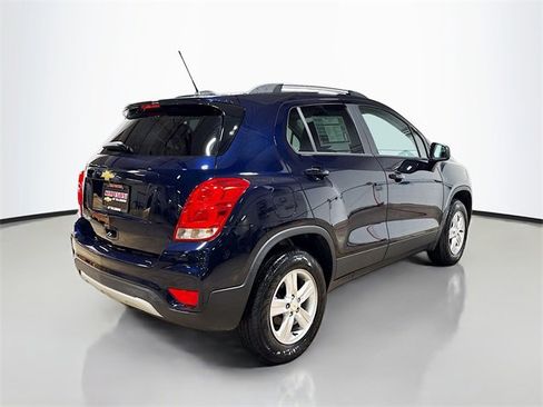 Used 2022 Chevrolet Trax LT w/ LT Convenience Package image 7