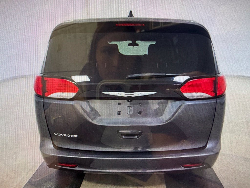 Used 2022 Chrysler Voyager LX FWD image 6