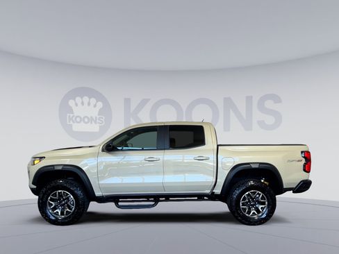 Used 2023 Chevrolet Colorado ZR2 w/ ZR2 Convenience Package III AWD/4WD image 2