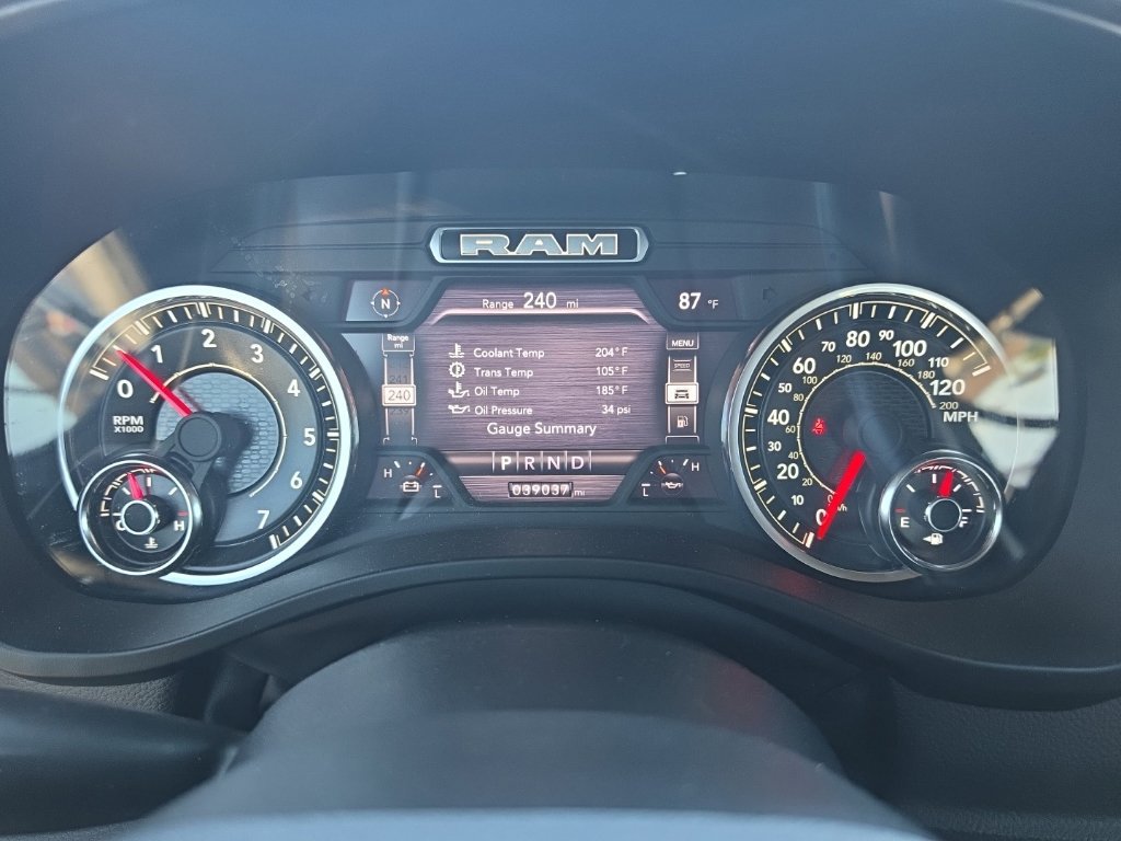 Used 2023 RAM 1500 Laramie AWD/4WD image 17