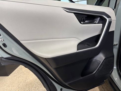 Used 2020 Toyota RAV4 XLE image 23