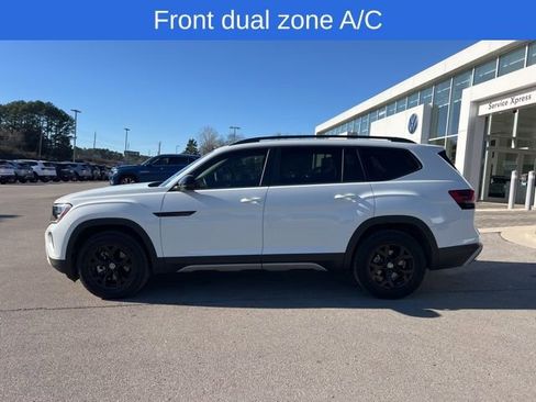 Certified 2025 Volkswagen Atlas Peak Edition SE image 3