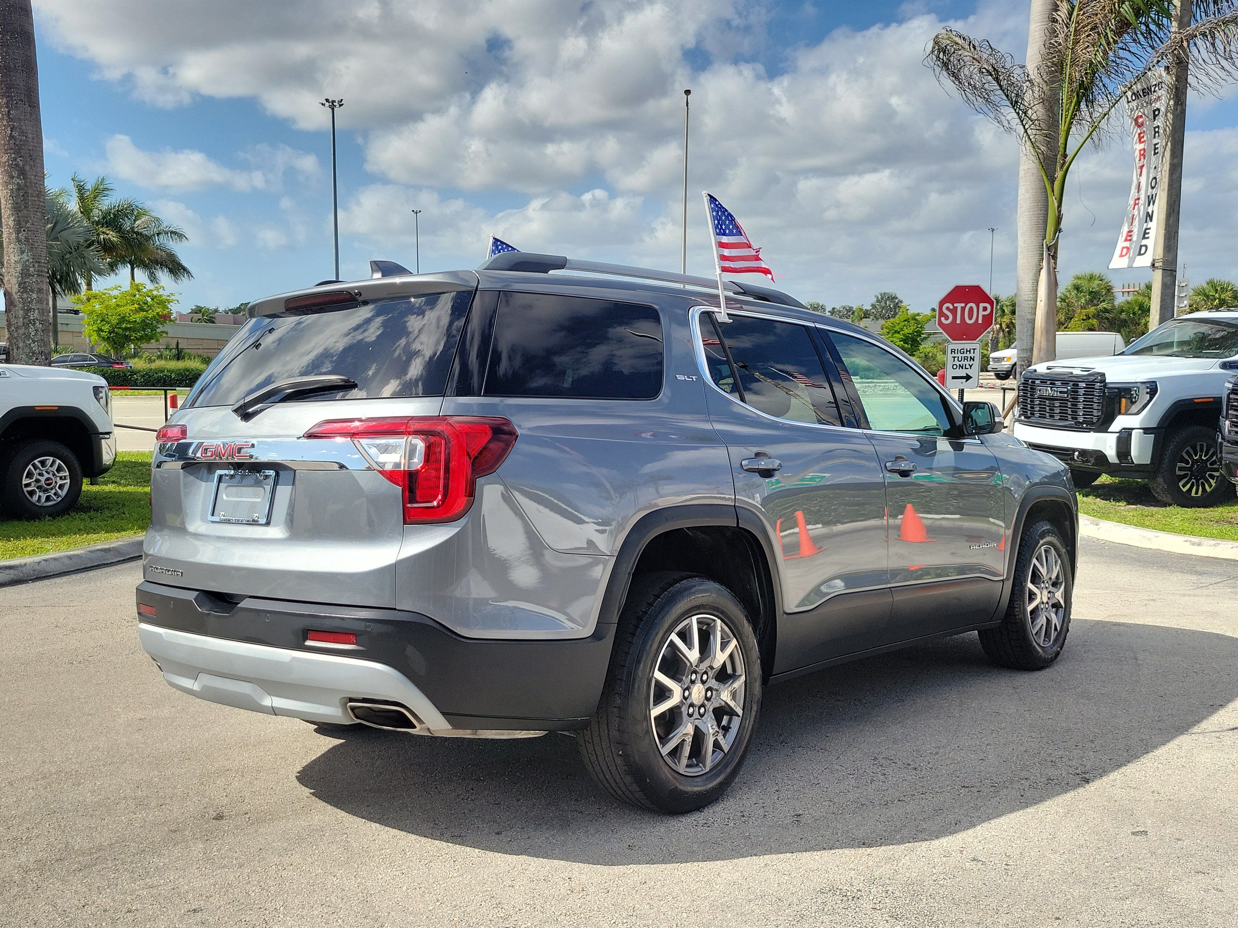 Used 2022 GMC Acadia SLT w/ Technology Package FWD image 5