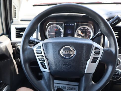 Used 2017 Nissan Titan SV AWD/4WD image 16