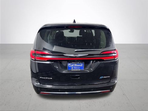 Used 2023 Chrysler Pacifica Touring-L FWD image 7