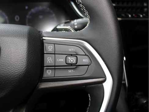 New 2025 Jeep Grand Cherokee Limited w/ Luxury Tech Group II image 14