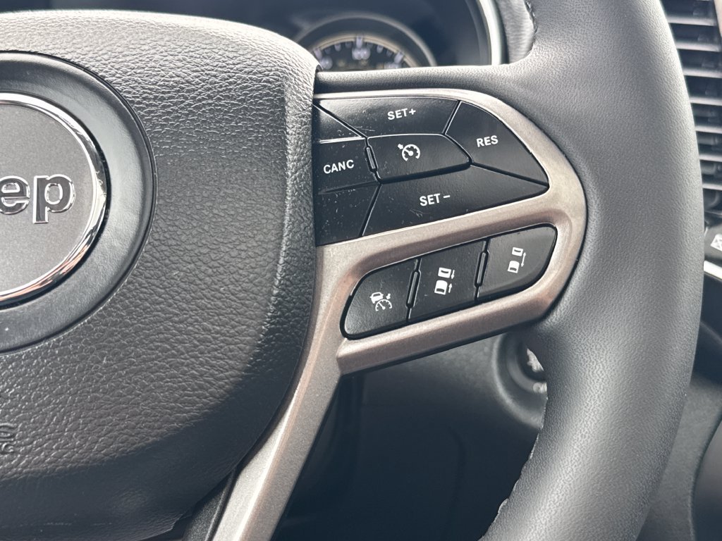 Used 2022 Jeep Cherokee Limited AWD/4WD image 19