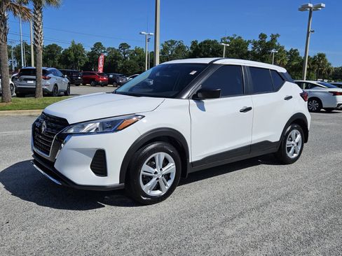 Used 2025 Nissan Kicks Play S image 2