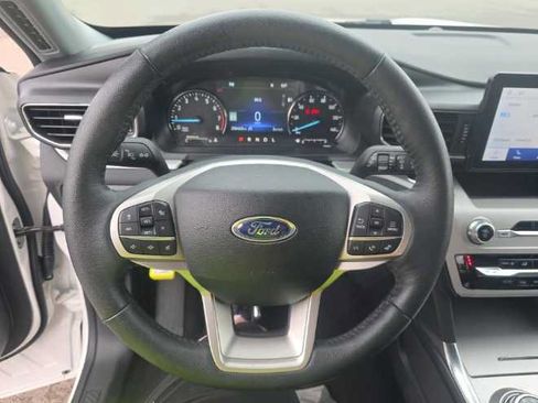 Used 2024 Ford Explorer XLT w/ Equipment Group 202A AWD/4WD image 8