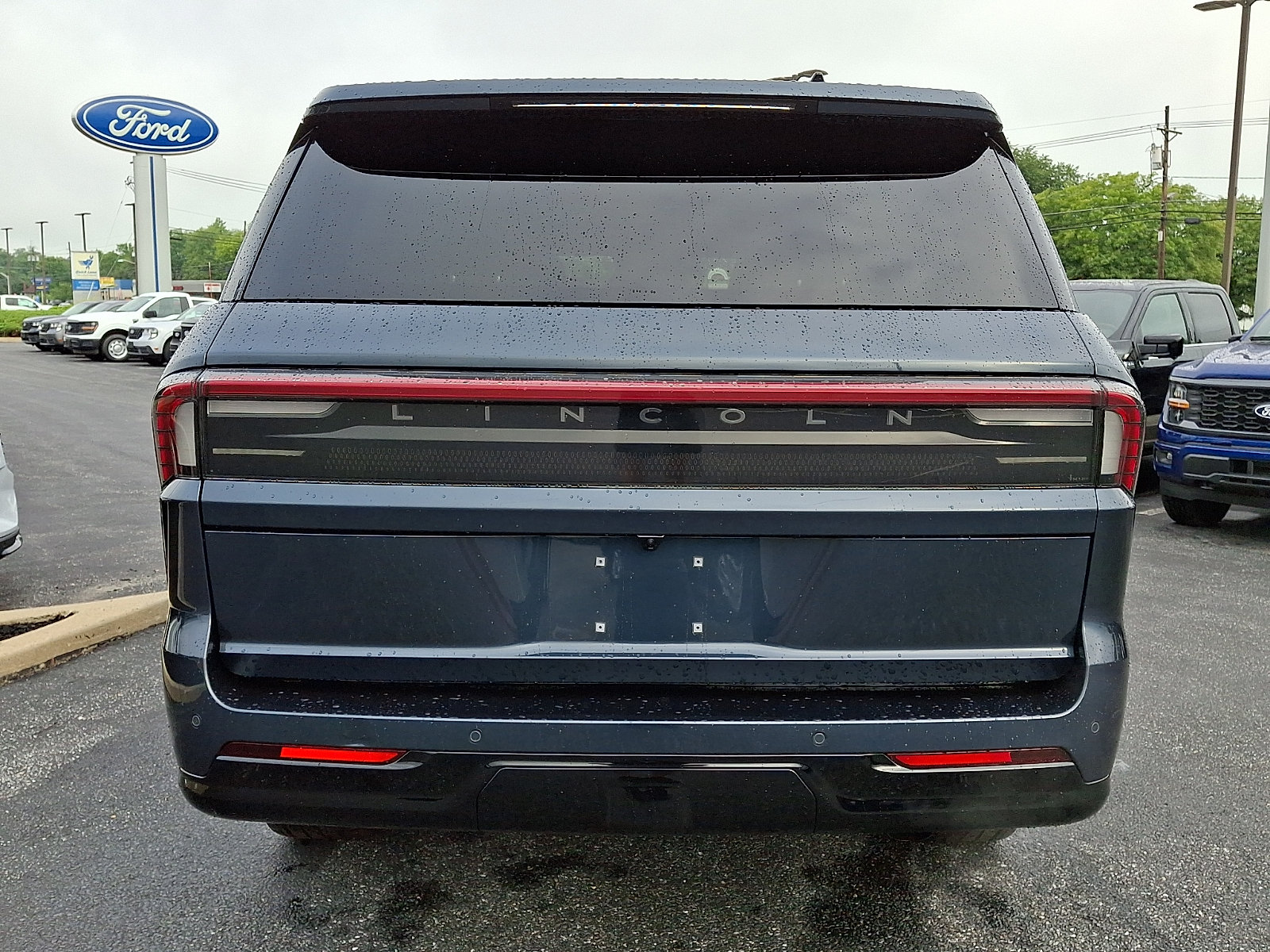 Used 2025 Lincoln Navigator Reserve AWD/4WD image 5