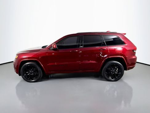 Used 2017 Jeep Grand Cherokee Altitude image 6