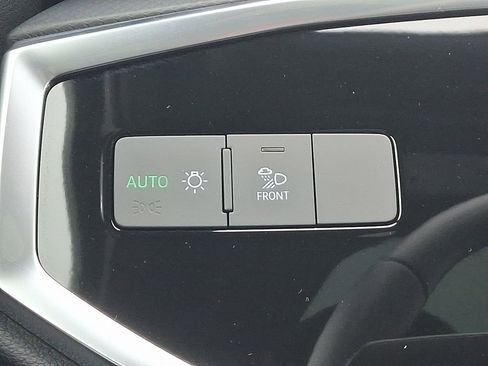 Certified 2025 Audi Q3 2.0T Premium Plus w/ Premium Plus Package image 24