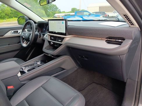 Used 2025 Ford Explorer Active w/ Active Comfort Package AWD/4WD image 36
