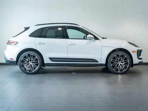 Certified 2026 Porsche Macan AWD/4WD image 8