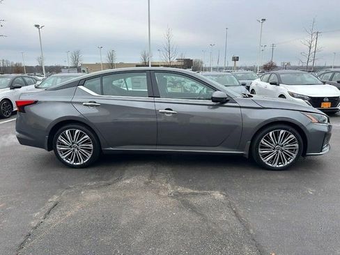 New 2025 Nissan Altima 2.5 SL FWD image 2