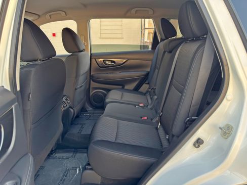 Used 2018 Nissan Rogue SV w/ Premium Package AWD/4WD image 37