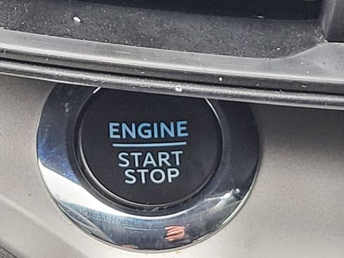 Used 2023 Ford Explorer XLT image 18